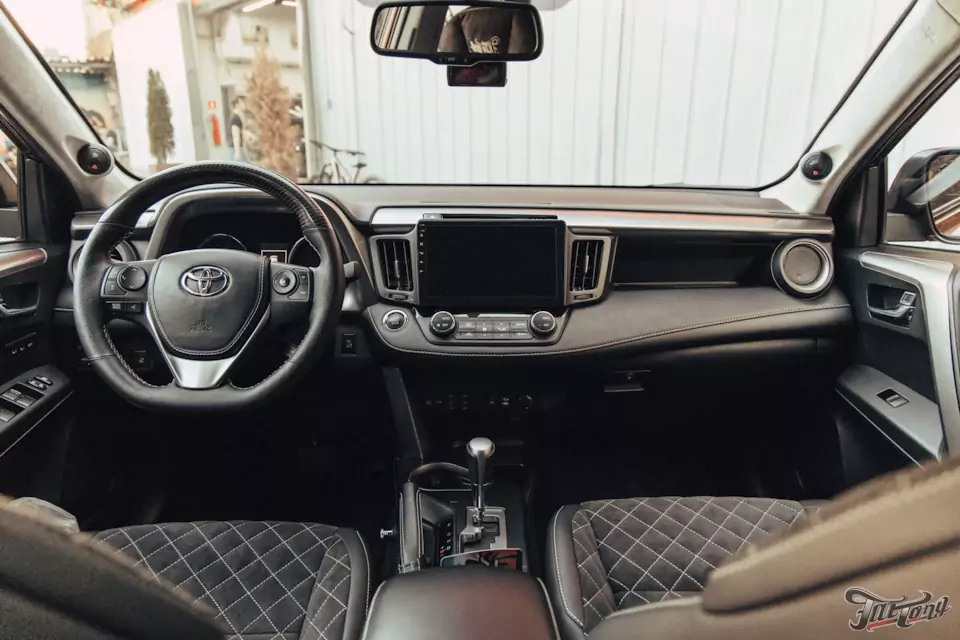 Предпродажная подготовка Toyota RAV4 в отделе детейлинга